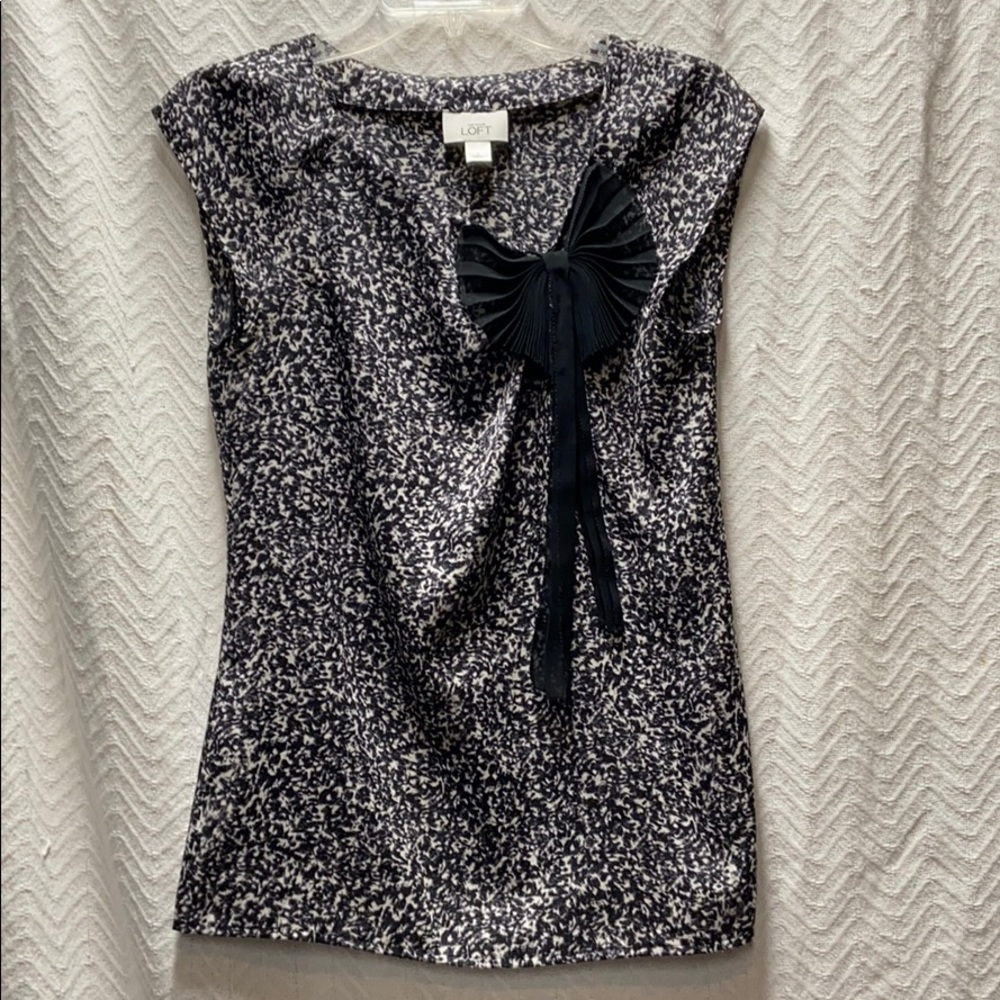 Ann Taylor Loft size small black & white top
